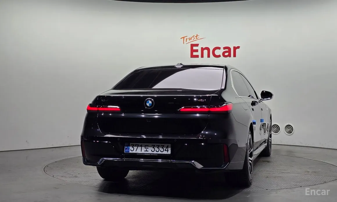 Фото 4 - BMW 7 Series