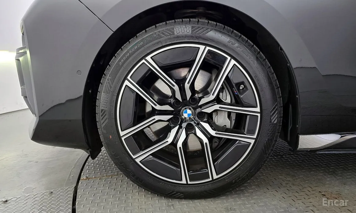 Фото 5 - BMW 7 Series