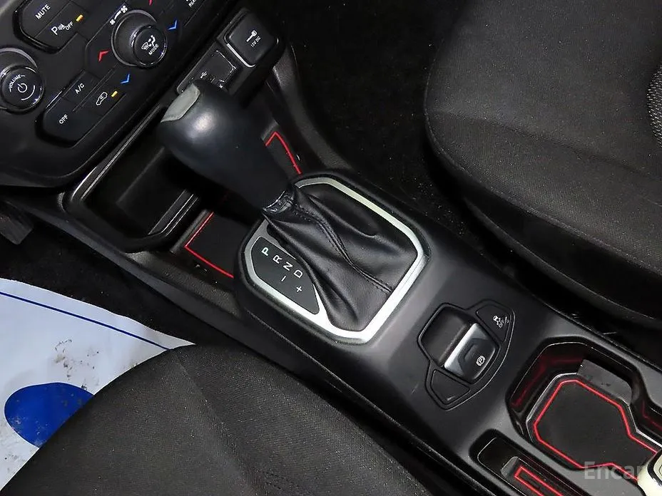 Фото 12 - Jeep Renegade