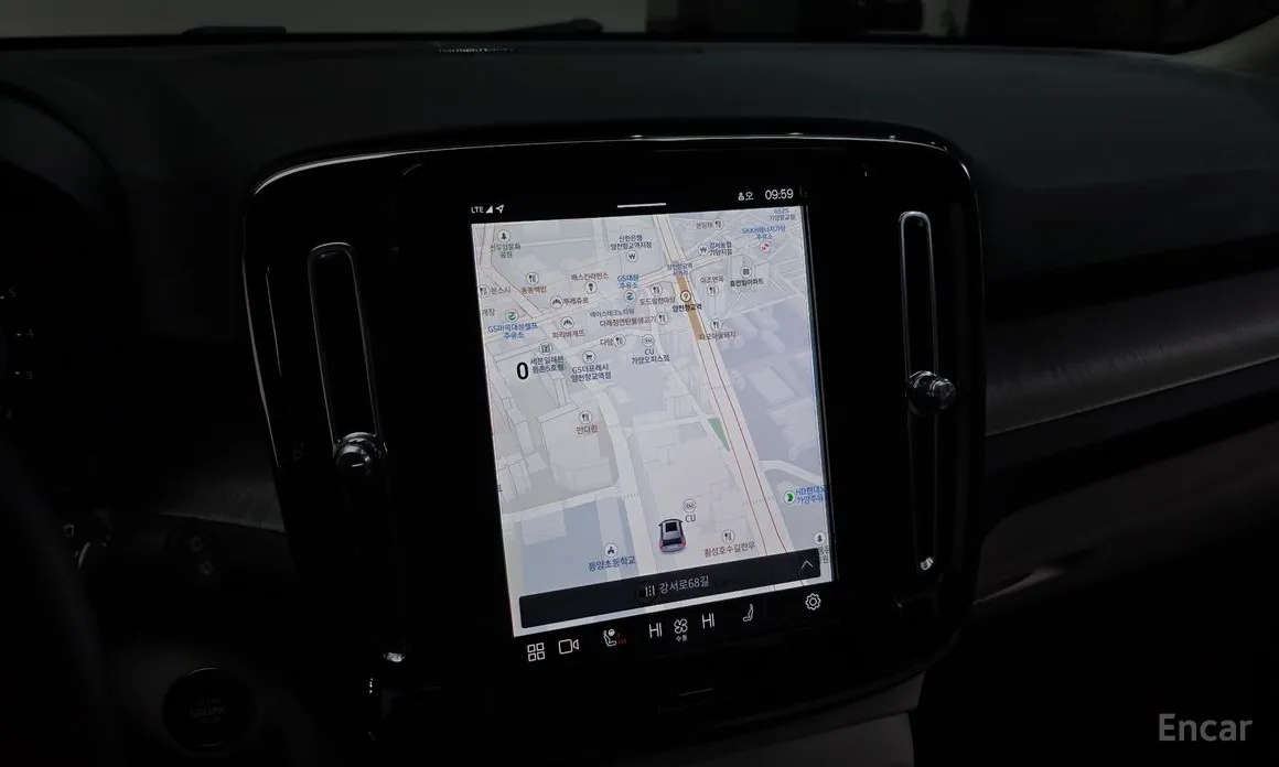 Фото 15 - Volvo XC40