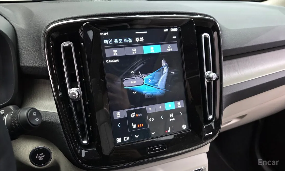 Фото 17 - Volvo XC40