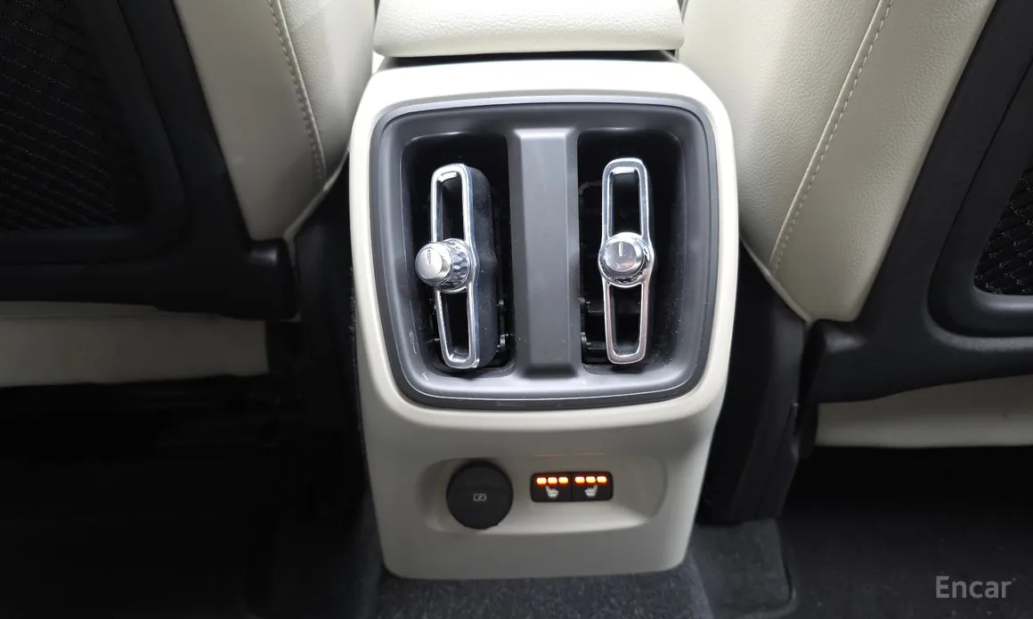 Фото 18 - Volvo XC40