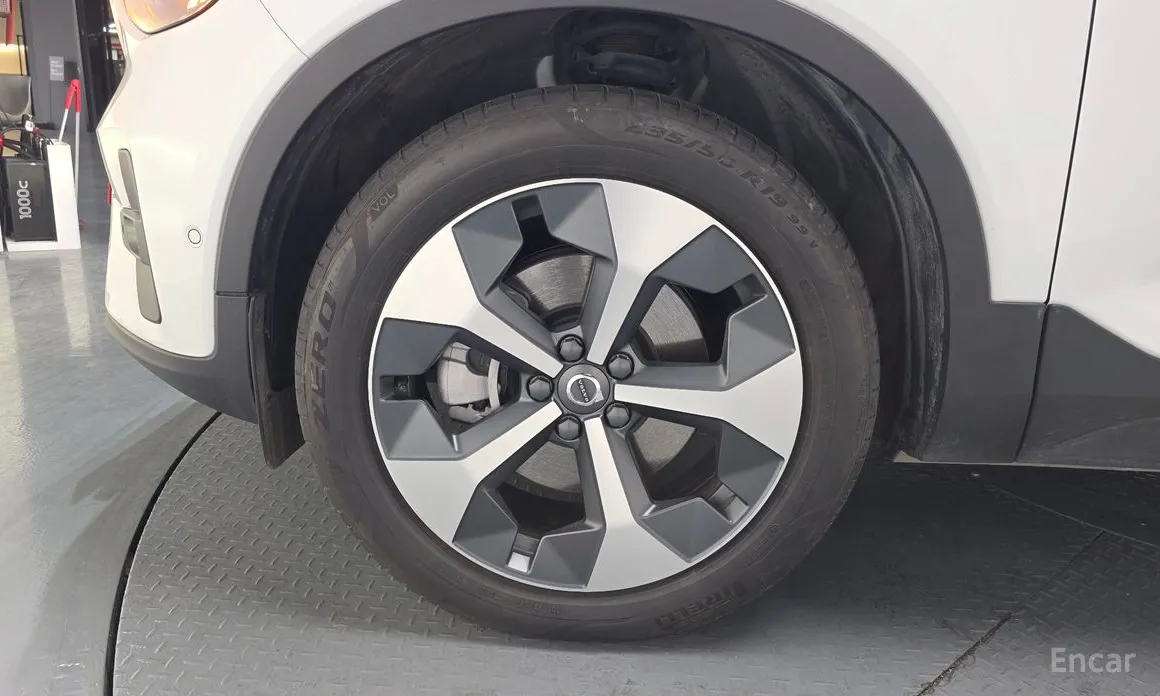 Фото 5 - Volvo XC40