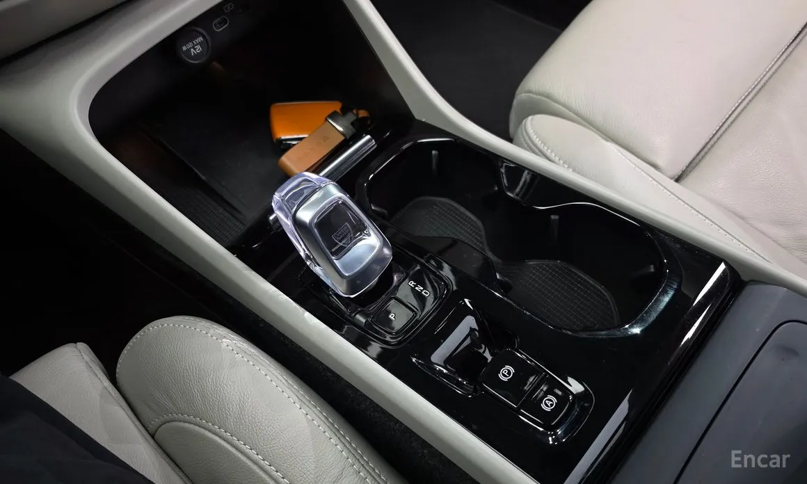 Фото 9 - Volvo XC40