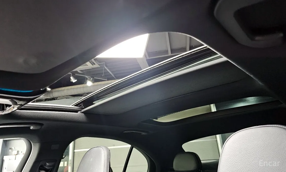 Фото 19 - Mercedes-Benz E-Class