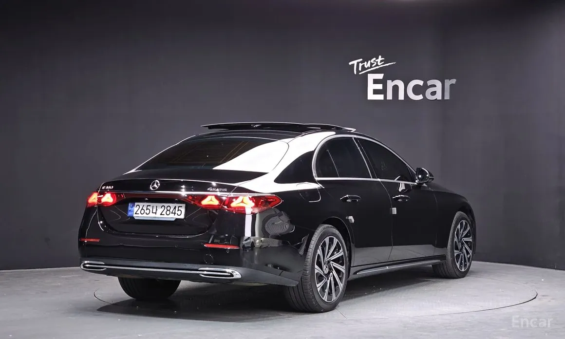 Фото 2 - Mercedes-Benz E-Class