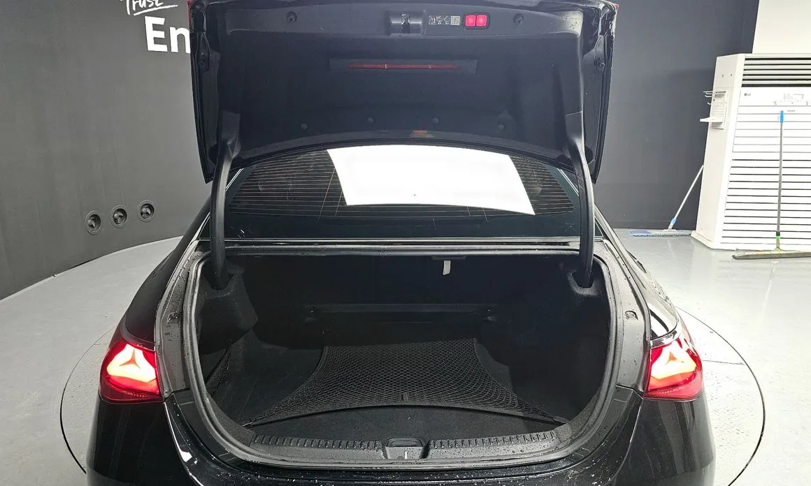 Фото 20 - Mercedes-Benz E-Class