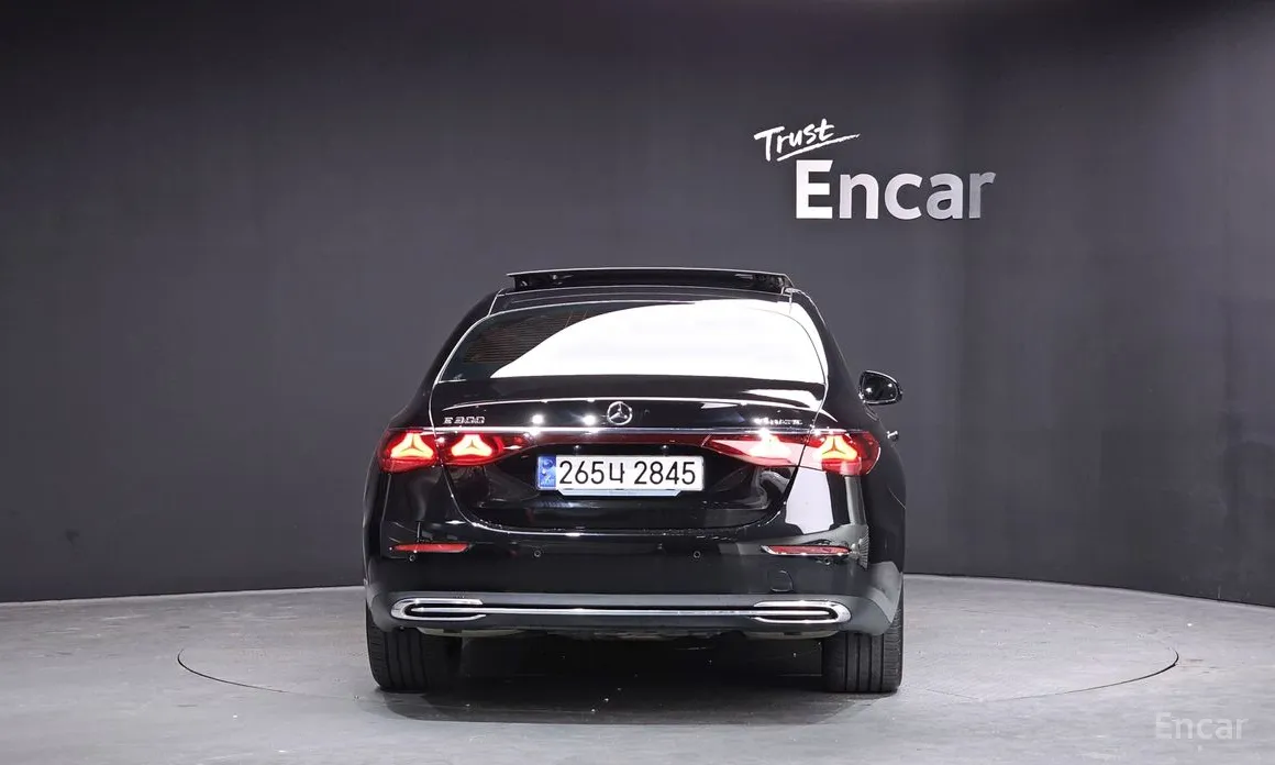 Фото 4 - Mercedes-Benz E-Class