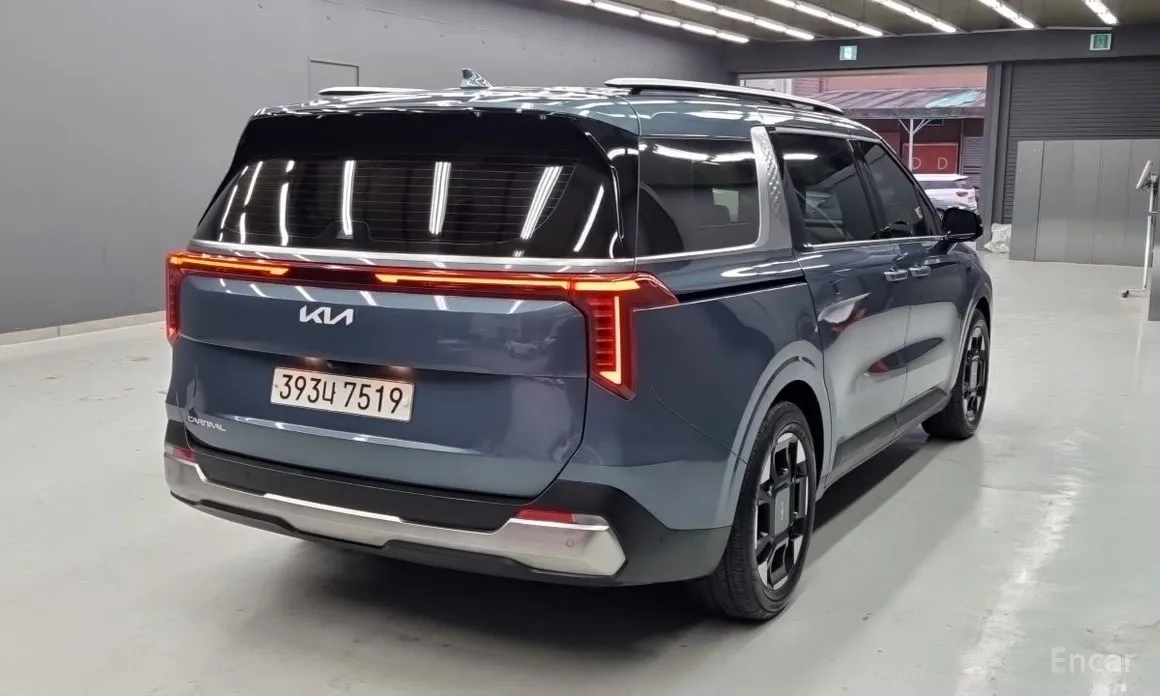 Фото 2 - Kia Carnival