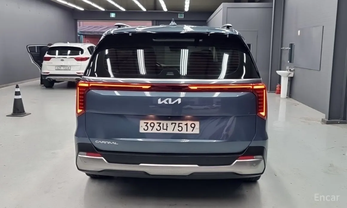 Фото 4 - Kia Carnival