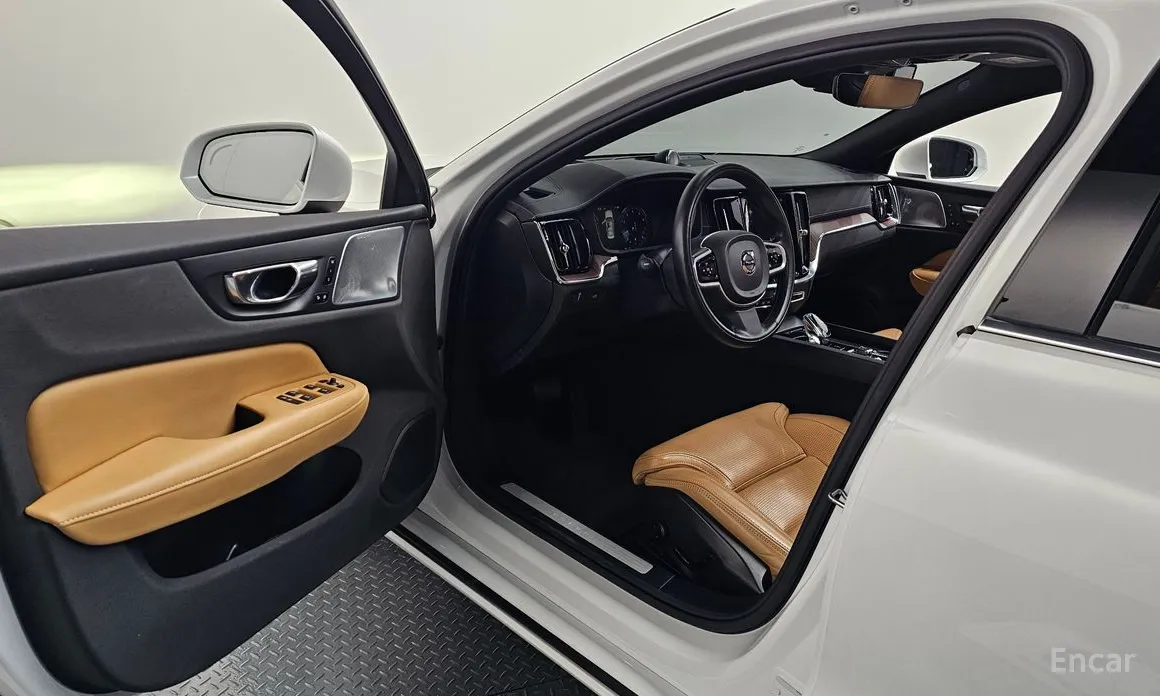 Фото 10 - Volvo S60