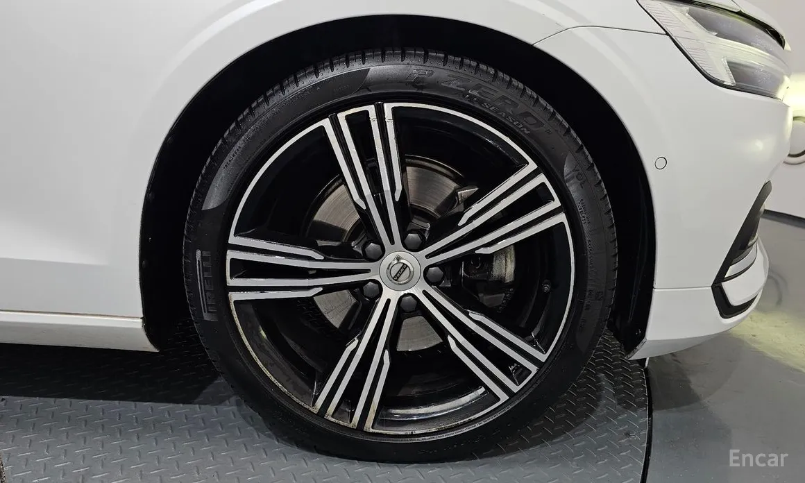 Фото 5 - Volvo S60