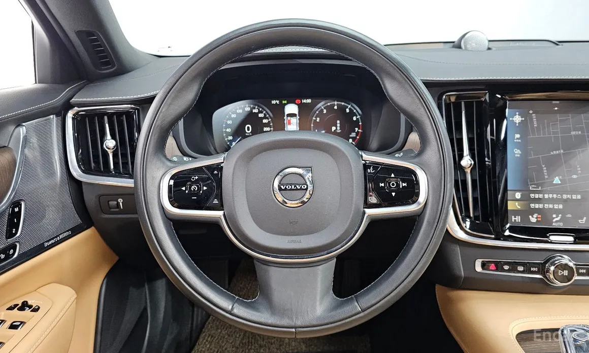 Фото 13 - Volvo S90