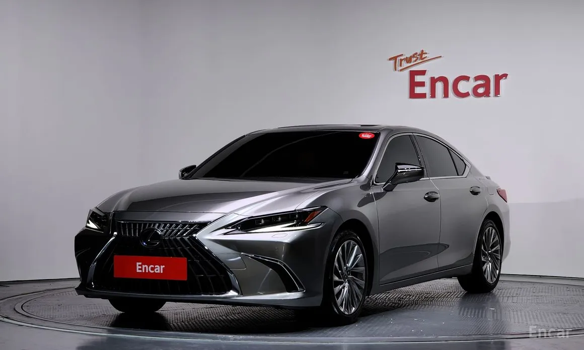 Фото 1 - Lexus ES