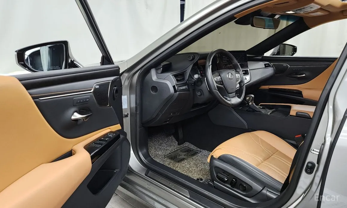 Фото 10 - Lexus ES