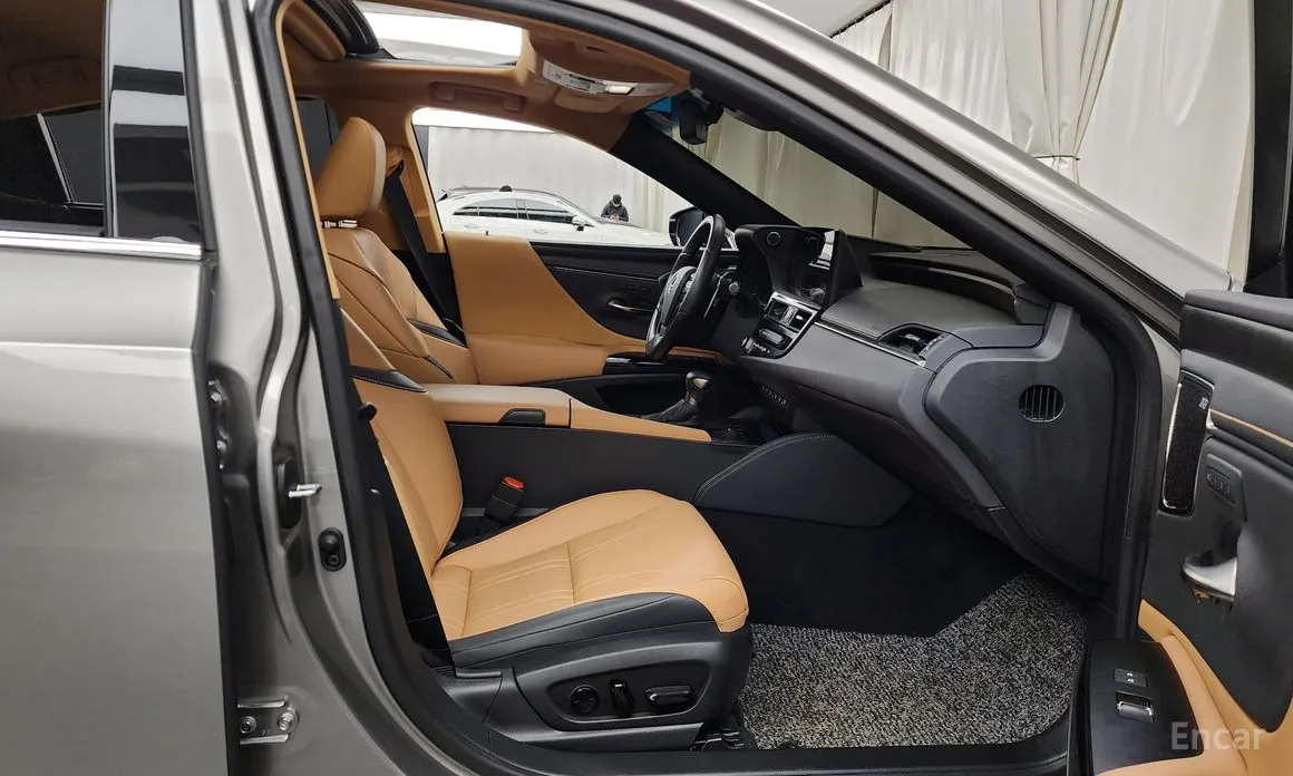 Фото 11 - Lexus ES