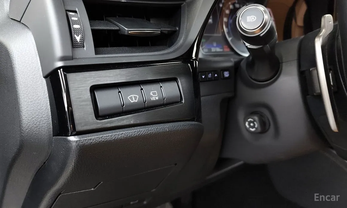 Фото 16 - Lexus ES