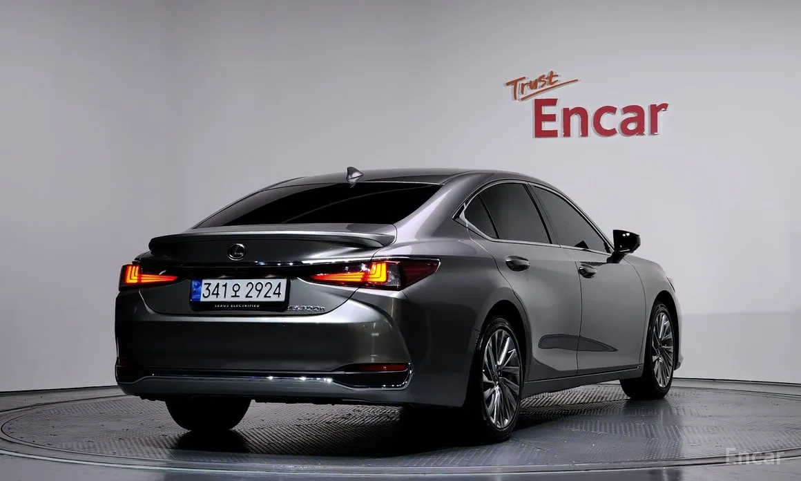 Фото 2 - Lexus ES