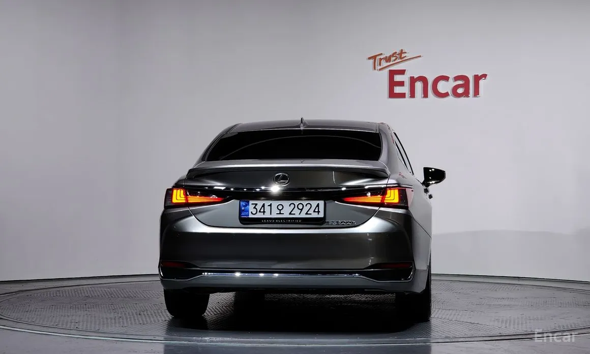 Фото 4 - Lexus ES