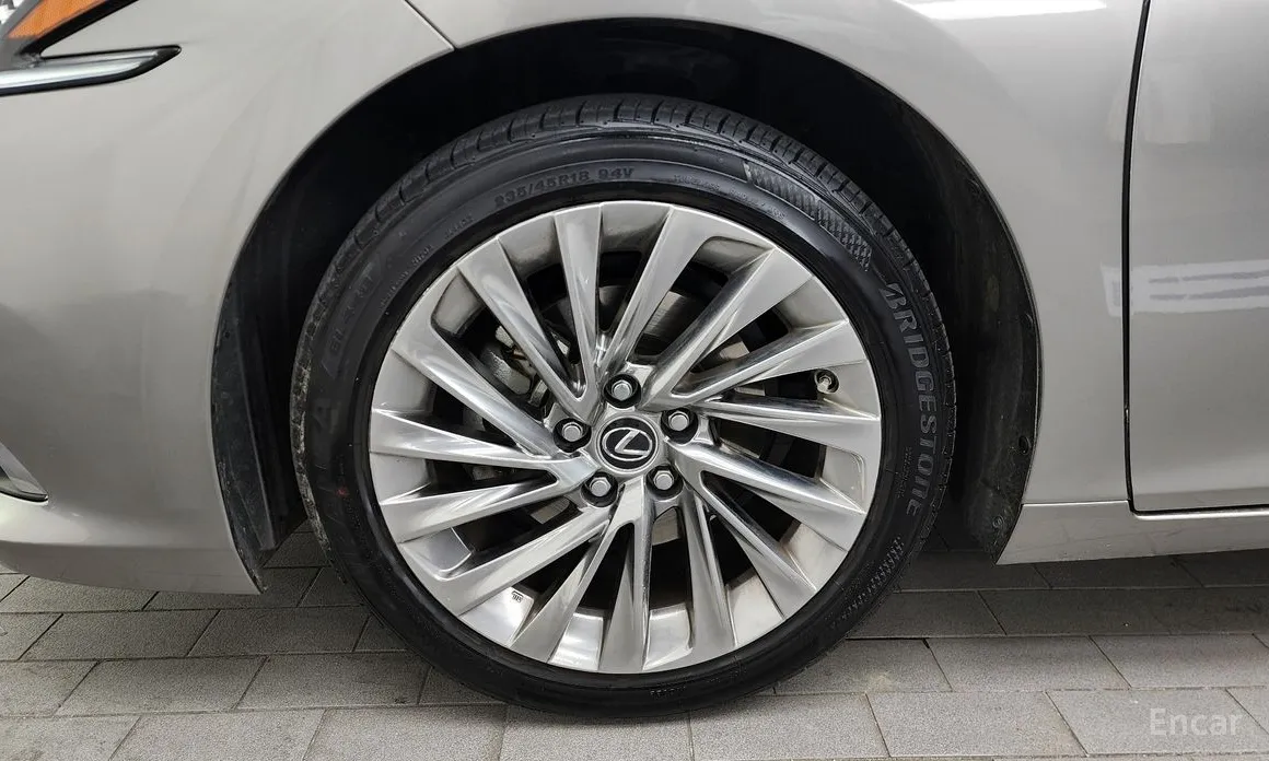 Фото 5 - Lexus ES