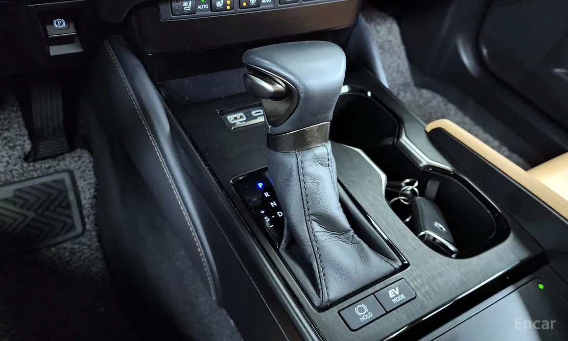 Фото 9 - Lexus ES