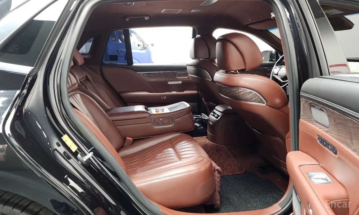 Фото 12 - Genesis G90