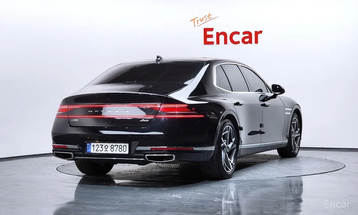 Фото 2 - Genesis G90