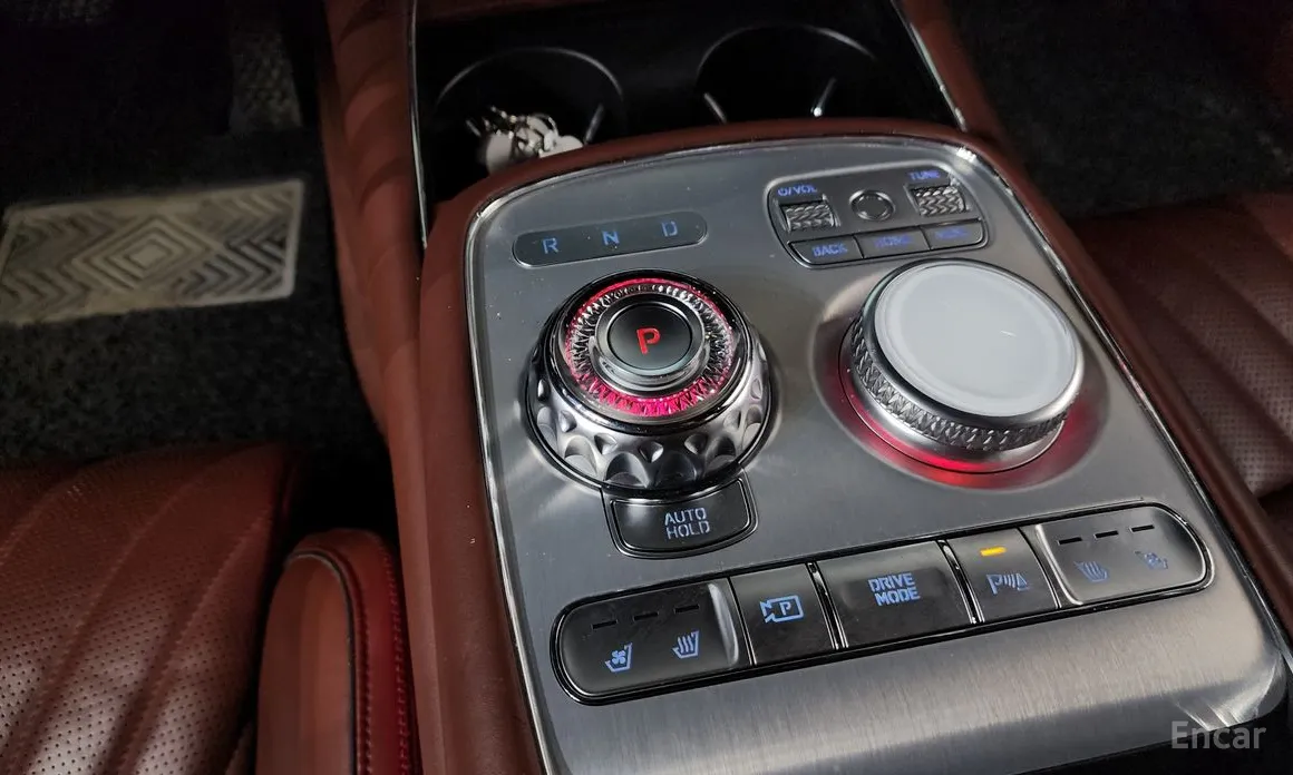 Фото 9 - Genesis G90