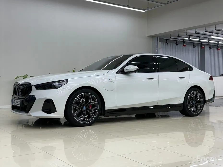 Фото 1 - BMW 5 Series