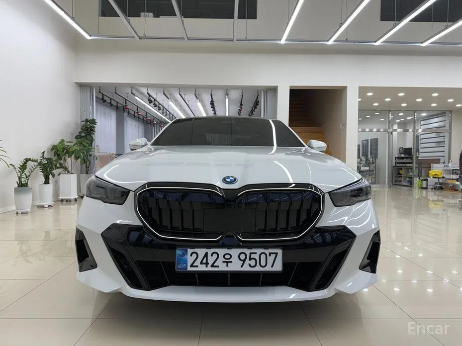 Фото 3 - BMW 5 Series