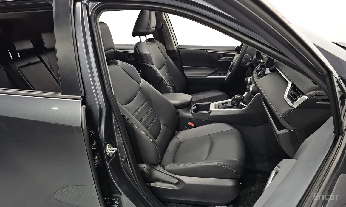 Фото 10 - Toyota RAV4