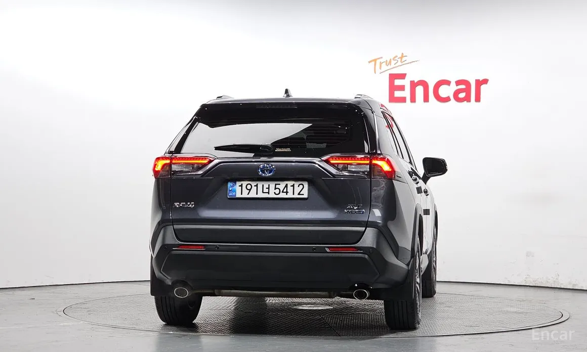 Фото 4 - Toyota RAV4