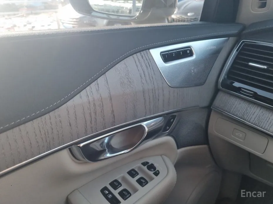 Фото 10 - Volvo XC90