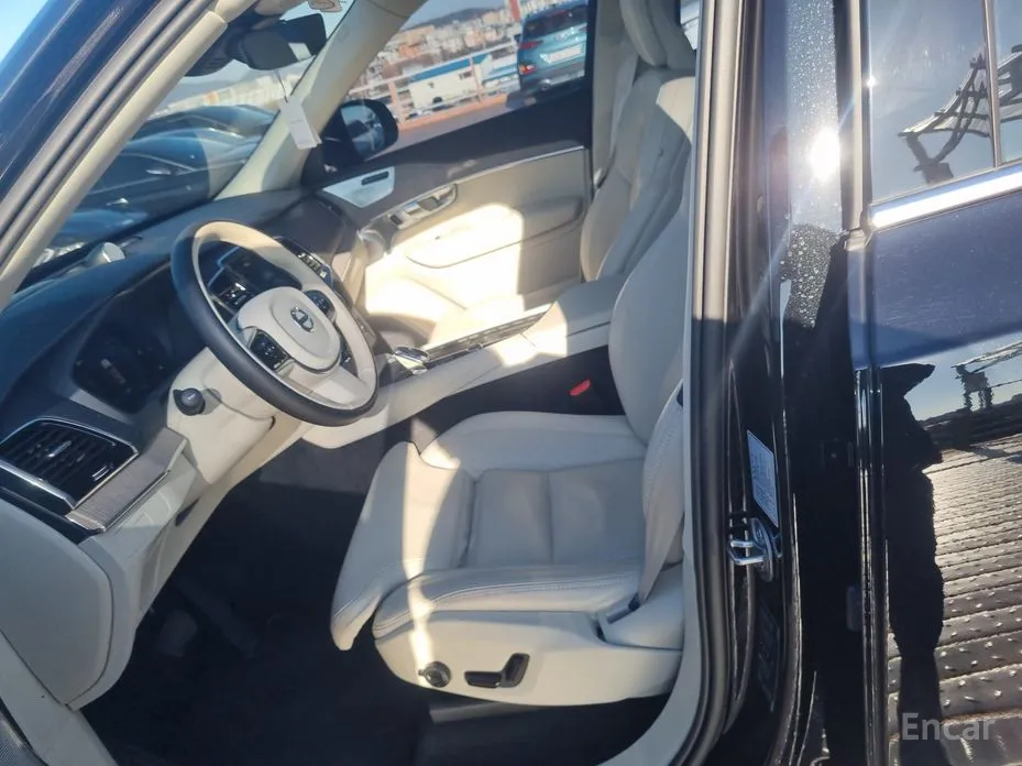 Фото 8 - Volvo XC90
