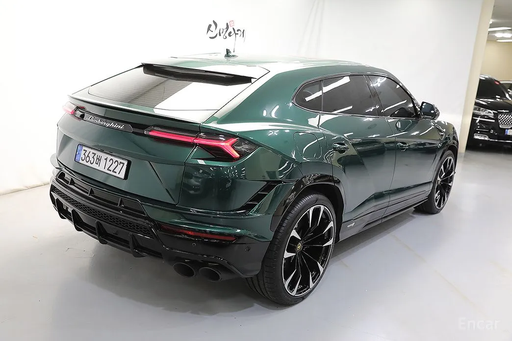 Фото 3 - Lamborghini Urus
