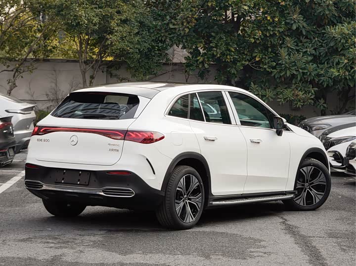 Фото 4 - Mercedes-Benz EQE SUV