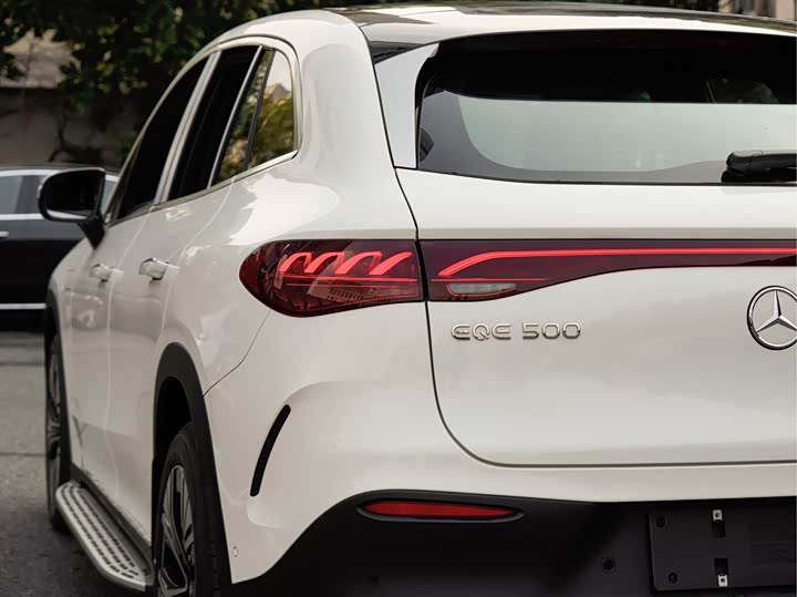 Фото 6 - Mercedes-Benz EQE SUV