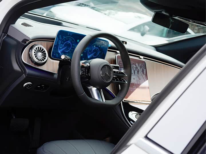 Фото 8 - Mercedes-Benz EQE SUV