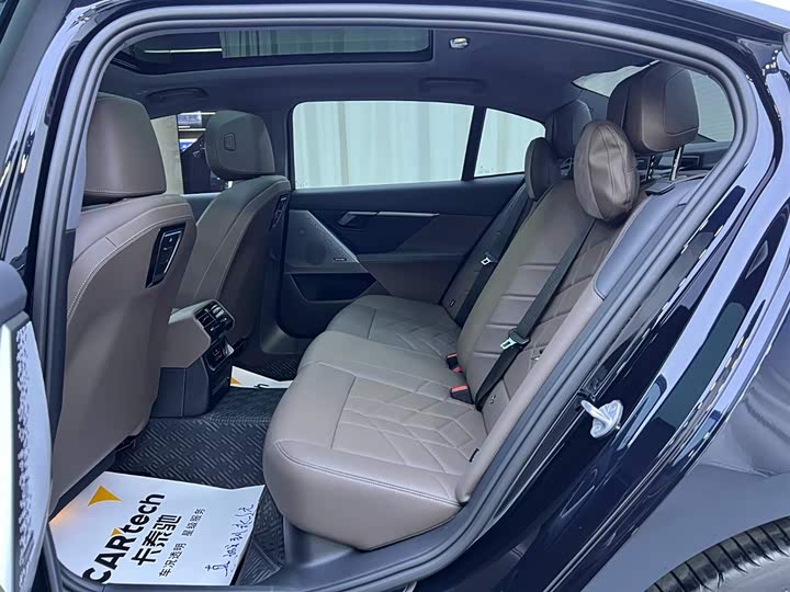 Фото 6 - BMW 5 Series