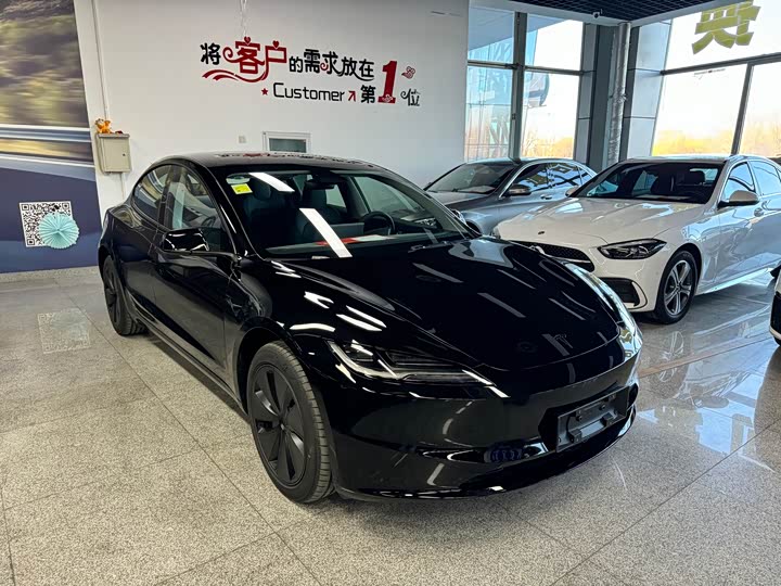 Фото 3 - Tesla Model 3