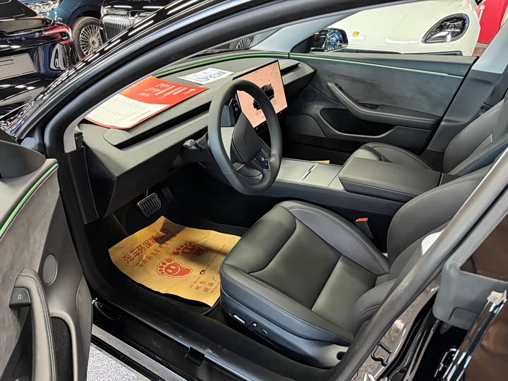 Фото 4 - Tesla Model 3