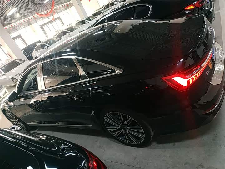 Фото 5 - Audi A6L