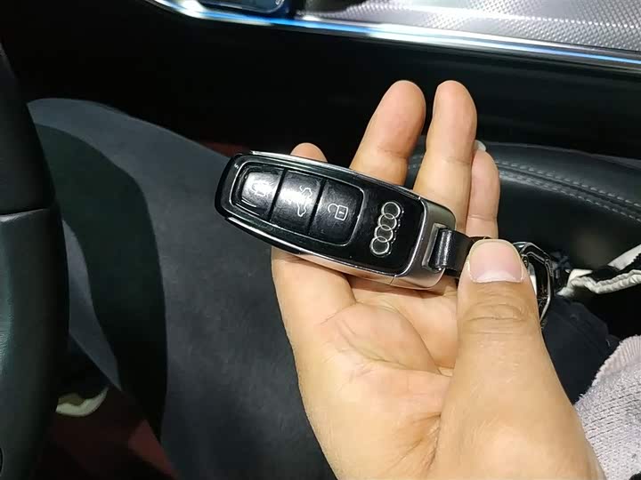 Фото 9 - Audi A6L