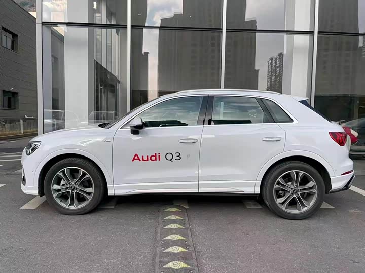 Фото 5 - Audi Q3