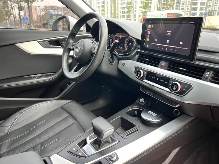 Фото 5 - Audi A4L