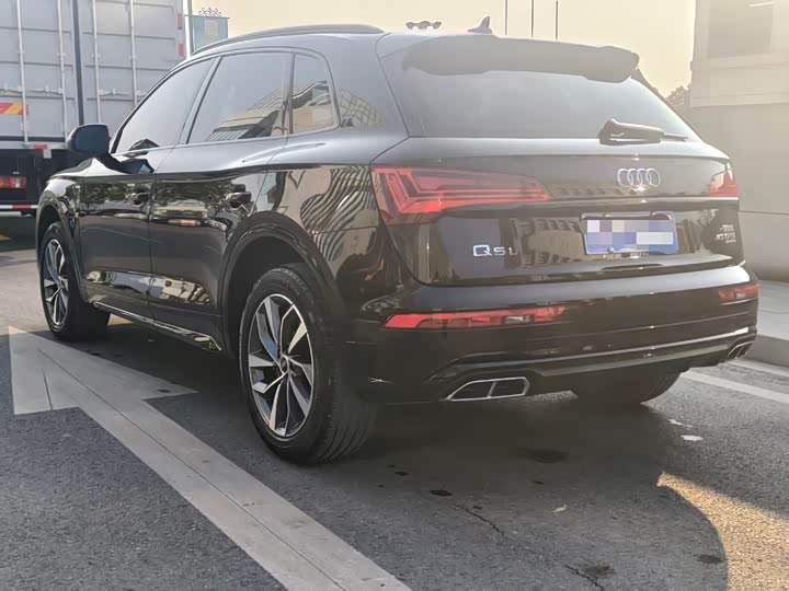 Фото 5 - Audi Q5L
