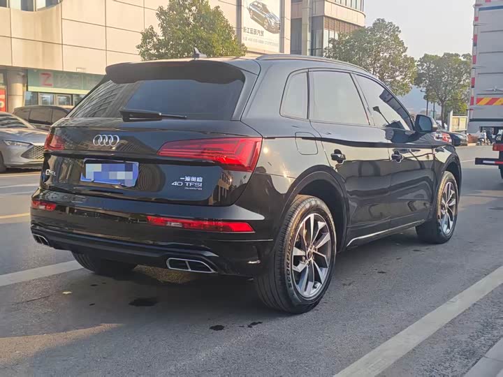 Фото 6 - Audi Q5L