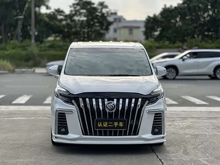 Фото 2 - Buick GL8 ES