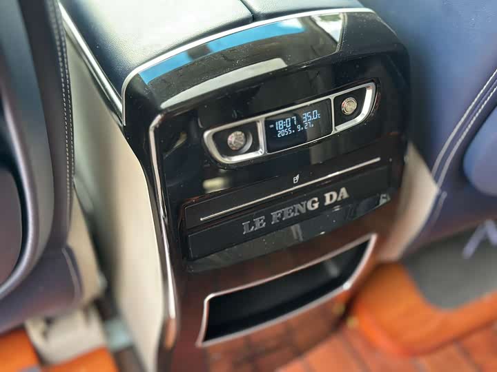 Фото 9 - Buick GL8 ES