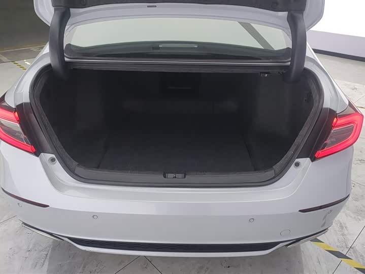 Фото 4 - Honda Accord